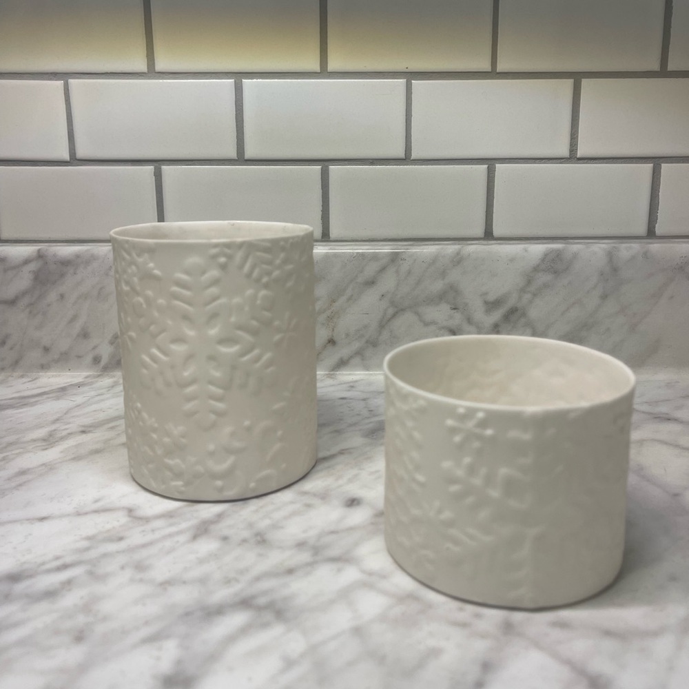 NWT Yankee Candle Porcelain Off-White Snowflake Tea-light Set. - Picture 5 of 5